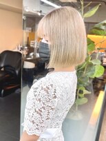 ディア(.eer)&nbsp;透明感ミルクティーベージュ×ハイトーンボブ☆before&after