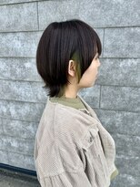 アールトゥーヘアー(art To Hair) ウルフレイヤー/インナーカラー/グリーン/外ハネ/20代30代40代