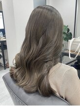 オリーブグレージュ