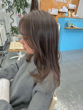 ピニャ(PiiNYA) 可愛いレイヤー × アッシュベージュ