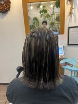 アジュガヘア(ajuga hair) ハイライトブリーチ3Dカラー、外ハネボブスタイル