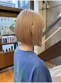 ミルクティーベージュ　ハイトーン　ボブ　ブロンド
