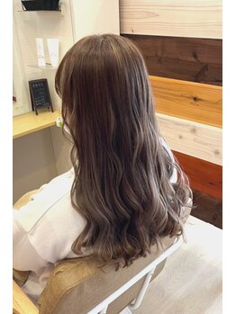 トリップ ヘアメイク 東山店(trip)の写真/【パーソナルカラー診断で肌のトーンアップ★明るい白髪染め】白髪ぼかしで今までにない透明感◎艶感◎