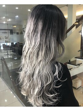 テテ(TETE) バレイヤージュホワイト 長堀橋×心斎橋