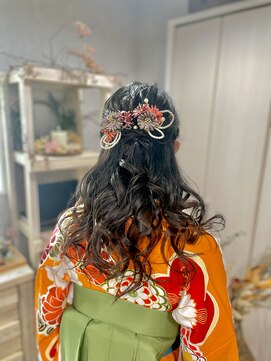 ベルトオブヴィーナス(Belt of venus) 大きめカールのハーフアップアレンジ