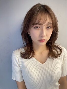 バッカ(BACCA) ふんわりミディアム　顔まわりレイヤー