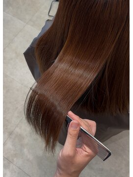 アローム(alom) イメチェン/ホワイトブロンド/外ハネボブ/美髪/茅ヶ崎