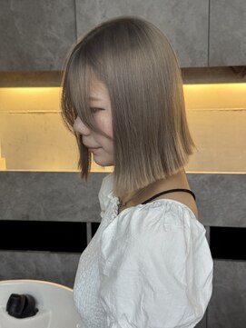 フィル 横浜(fil) ホワイトグレージュ_切りっぱなしボブ