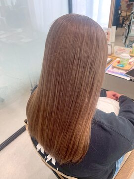 ファムバイアヴァンス(Femme by AVANCE.) デザインカラーミルクティーベージュストレート