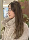 ハイライトヘア ロングストレート ベージュカラー 外国人風