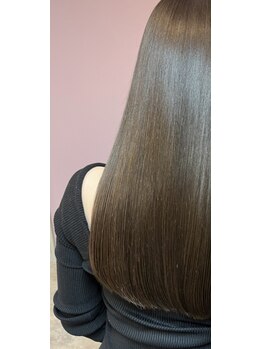 スーリール シュシュ(sourire chouchou)の写真/白髪を隠すから「魅せる」へ。ダメージを最小限に抑えた高発色×色持ちの良さで、10年後も美しい髪を。