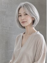サムシング(Something.)&nbsp;白髪ぼかし_ホワイトグレー_ボブ