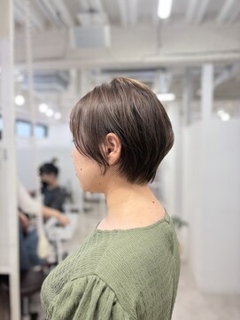 クリアリティ ヘアーサロン 京都駅前本店(clarity hair salon) 耳掛けショート×モカグレージュ　@1101_hairstyle ●182●