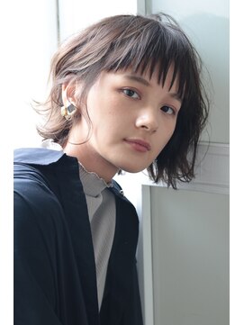 リコ エスト 上野店(lico est) ニュアンスカラー_切りっぱなしくびれボブショート_ウェットヘア