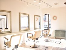 エマ あみ～ろ～ど店(EMMA)の雰囲気（リラックスできる明るい店内◇）