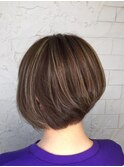 トップのふんわりひし形前下がりボブ