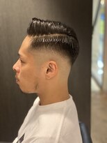 フランクスバーバー アンド ビアークラブ(FRANK'S BARBER and BEER CLUB)&nbsp;七三分けサイドグラデーションかき上げスキンフェードカット