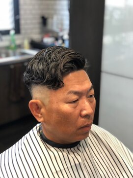 ヒロザバーバー(HIRO THE BARBER) フェード×デザインパーマ