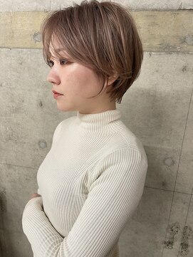 ヨロヘアー(YOLO hair) 大人ショート/ハンサムショート/ミルクティー/白髪ぼかし