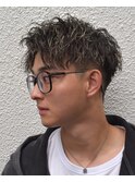 無造作縦落ちツイストスパイラルパーマツーブロックアップバング