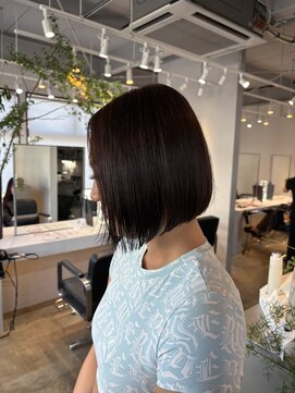 ジゼラ(GISELA) 前下がりボブ×ベージュカラー