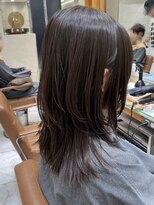 ピークアブー 原宿ハラカド(PEEK-A-BOO) 大人ロングレイヤーハッシュカットウルフミディアム白髪ぼかし