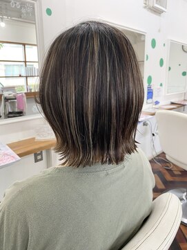 ヘアーアンドメイクアップモパ ハイライトボブ