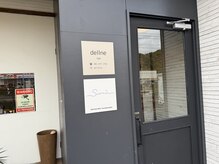 dellne hair【デルネヘアー】の雰囲気（お店の入り口に看板があります。）