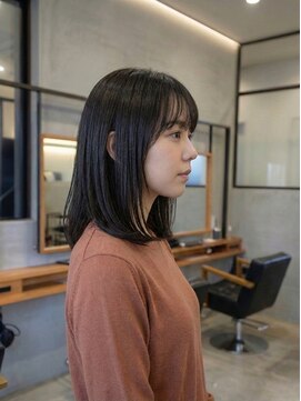 ソッカ(socca) 切りっぱなしミディアムボブ