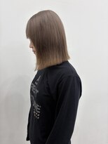 ロックス バイ マグ 松本(rocks BY MAG)&nbsp;ハイトーンカラーミルクティーベージュ切りっぱなしボブ