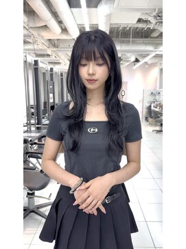 アナ ラーナ(Anna Lanna) 艶黒髪ロングレイヤー×くびれヘア