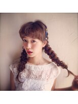 【at'LAV by Belle】編み込み、ピン使い　アレンジスタイル