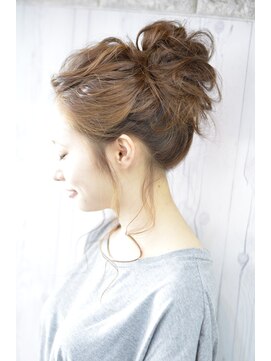 ヘアデザイン ノアール(hair design NoiR) お団子ヘア♪