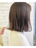 グレージュカラー×切りっぱなしボブ