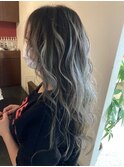 シャイニーグレー