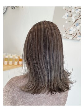 ジジ チーク 栃木(Gigi cheek) ・ハイライト×グレージュ/ブリーチ２回ベース