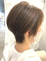 パシフィックダズールバトン(Pacific Dazzle baton) ☆くびれショートスタイル☆首元をスッキリ見せる大人ショート