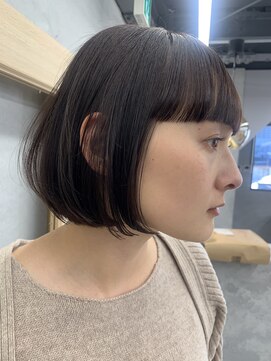 ドールヘアー(Doll hair) 乾かしただけで収まる柔らかボブと深みのあるピンクブラウン