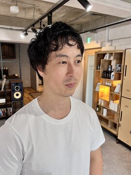 ニール(Neal) 【Neal 新宿/西新宿】　ナチュラルカーリースタイル〈SAKU〉