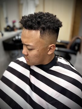 フジヤマバーバーショップ エビス(FUJIYAMA BARBER SHOP ebisu) スキンフェードボルサリーノパーマ整髪料無し【ebisu】