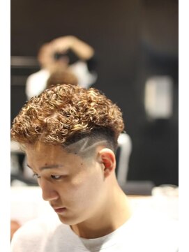 キングスマントーキョー 立川北口店(KINGSMAN TOKYO) アップバング / ツーブロック / スキンフェード 【立川】