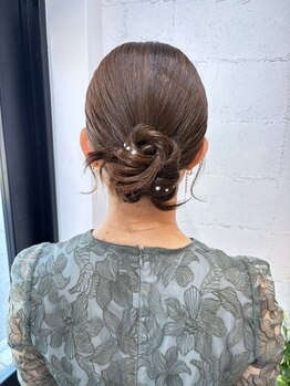 顔周りにもこだわるお洒落で崩れにくいトレンドヘアセット♪地域希少のヘアセットを是非ご体験下さい♪