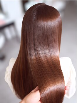 【大人のための最新縮毛矯正】ダメージを抑えながら、しなやかさまで叶える超高濃度水素縮毛矯正が大好評◎