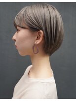 ブルートマト(BLUE TOMATO)&nbsp;シルバーベージュのショートボブ