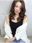 ローレイヤーで動きも楽しめる艶感のあるロングに