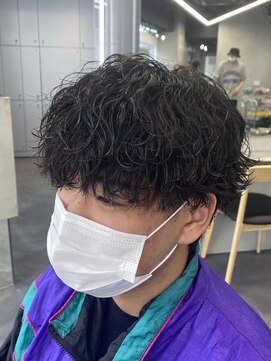フィフス トウキョウ (fifth TOKYO) センターパートツイストスパイラルパーマメンズマッシュパーマ