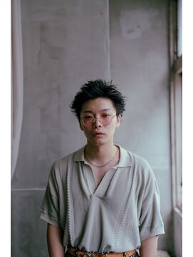 トゥ(TOE) スパイキーな質感のショートスタイル