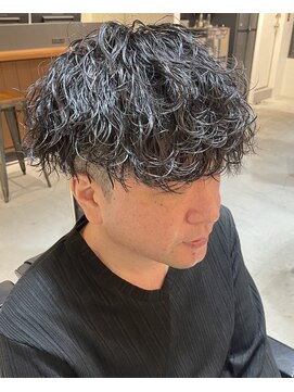 フリーク バーバーショップ 都島店(FREAK BARBER SHOP) 黒髪波巻きスパイラルパーマツーブロックマッシュ