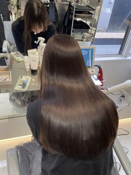 シー 立川(Si) 艶々グレージュ