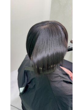 エラ(Ella) ヘッドラインに沿わせた美髪矯正